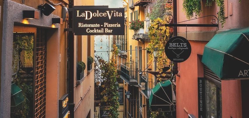 Flag of Italy with vertical stripes in green, white and red, waving in the wind.
