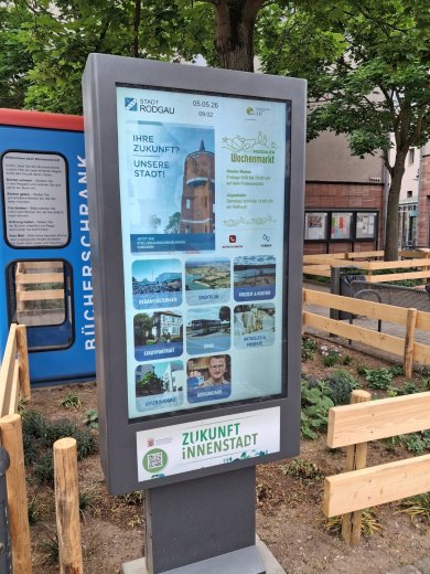 Infopoint na Câmara Municipal Infopoint-Rodgau digital na Câmara Municipal com informações gerais, informações sobre o Rodgaucard, grandes projectos, mapa da cidade, anúncios de emprego e redes sociais.