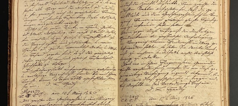 Stadtarchivsbuch Aufgeschlagenes altes Buch mit handschriftlichen Einträgen in deutscher Kurrentschrift, aus dem Stadtarchiv